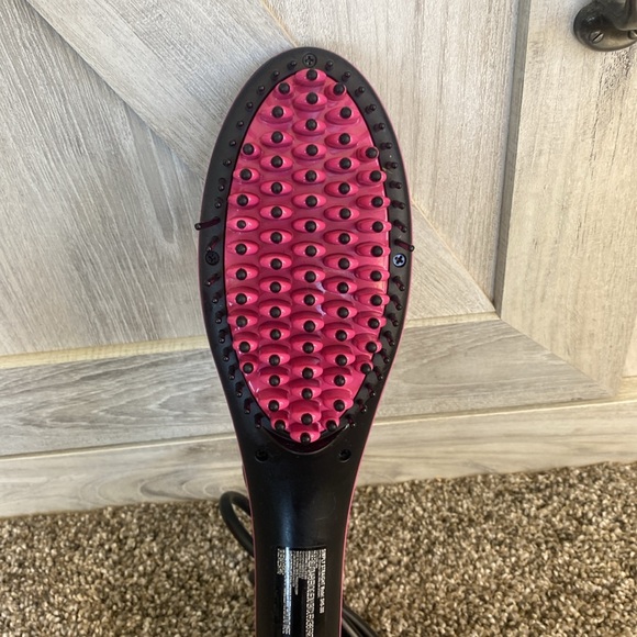 Simply Straight Ceramic Straightening Brush, Fast and Easy to Use, As Seen on TV - Picture 6 of 7